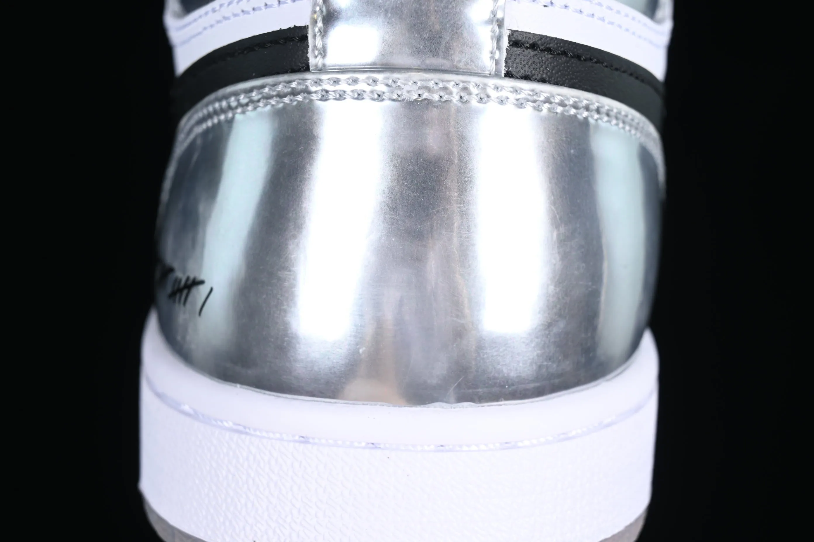 All categories Air Jordan Jordan series basketball shoes Air Jordan 1 High Air Jordan 1 Pass The Torch AJ1 Joe 1 Leonard liquid electroplated silver AQ7476-016
